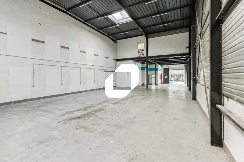 Local d’activités dans Massy à louer - Photo de l’immeuble – Image 2 sur 15