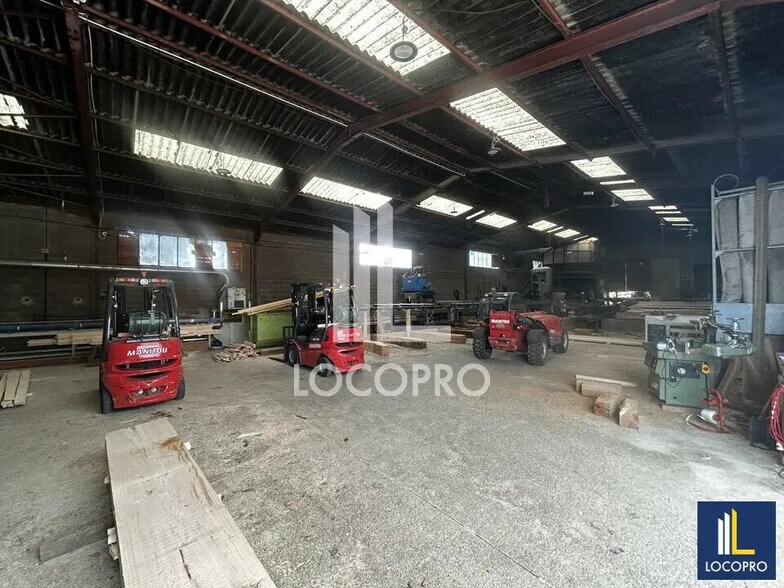 Local d’activités dans Grasse à louer - Photo de l’immeuble – Image 2 sur 6