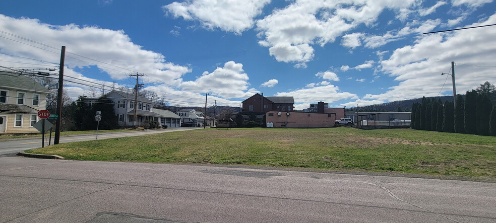 160 S Market St, Elysburg, PA à vendre - Photo de l’immeuble – Image 3 sur 5
