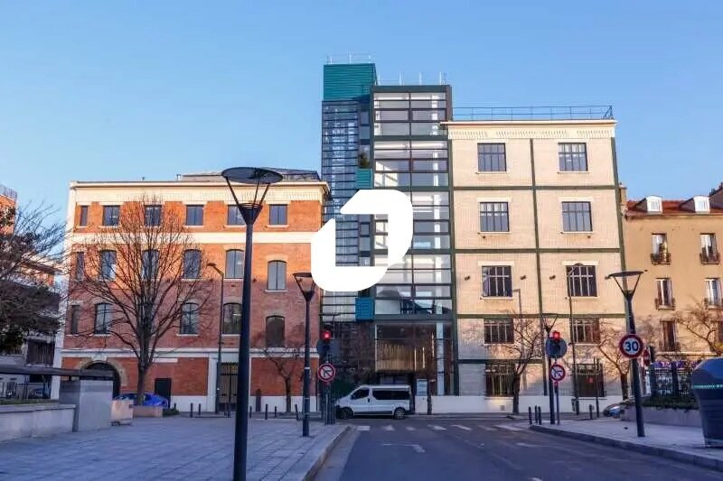 Bureau dans Saint-Denis à louer - Photo de l’immeuble – Image 2 sur 13