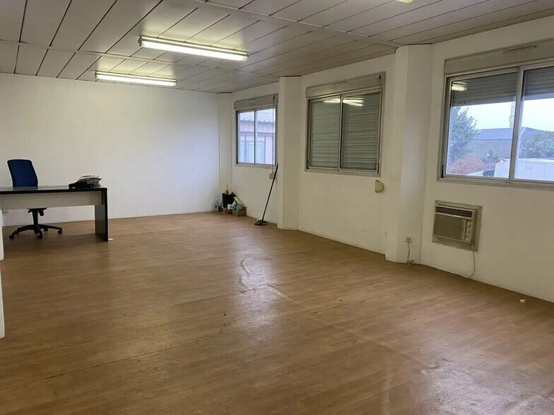 Bureau dans Pantin à louer - Photo de l’immeuble – Image 1 sur 5