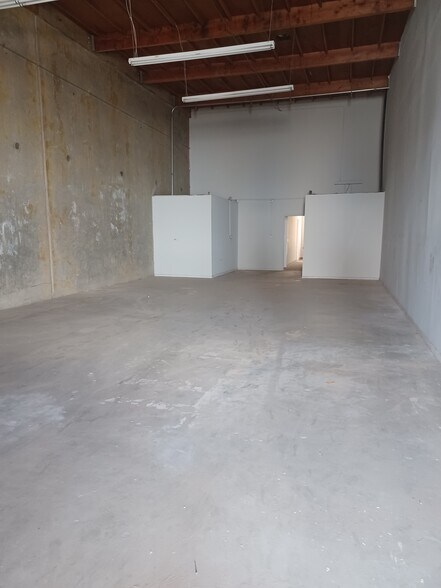 13615 John Glenn Rd, Apple Valley, CA à louer - Photo intérieure – Image 2 sur 5