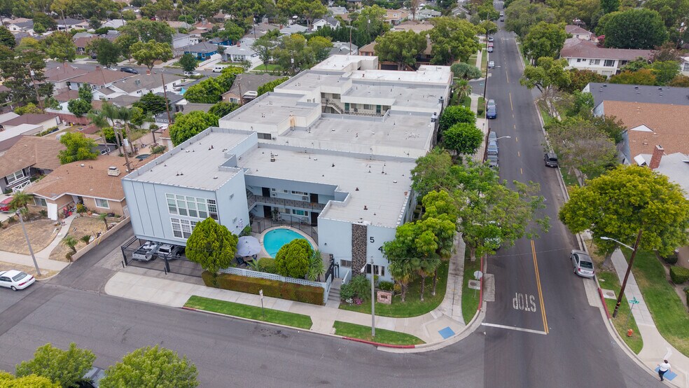 541 N Naomi St, Burbank, CA à vendre - Photo de l’immeuble – Image 3 sur 7