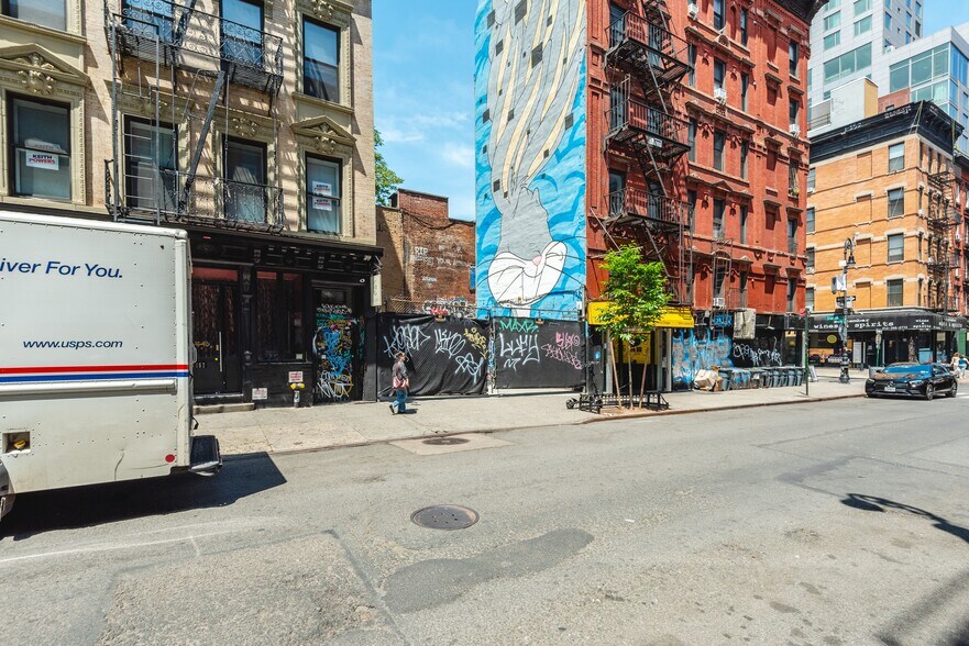 159 Ludlow St, New York, NY à vendre - Photo de l’immeuble – Image 3 sur 12