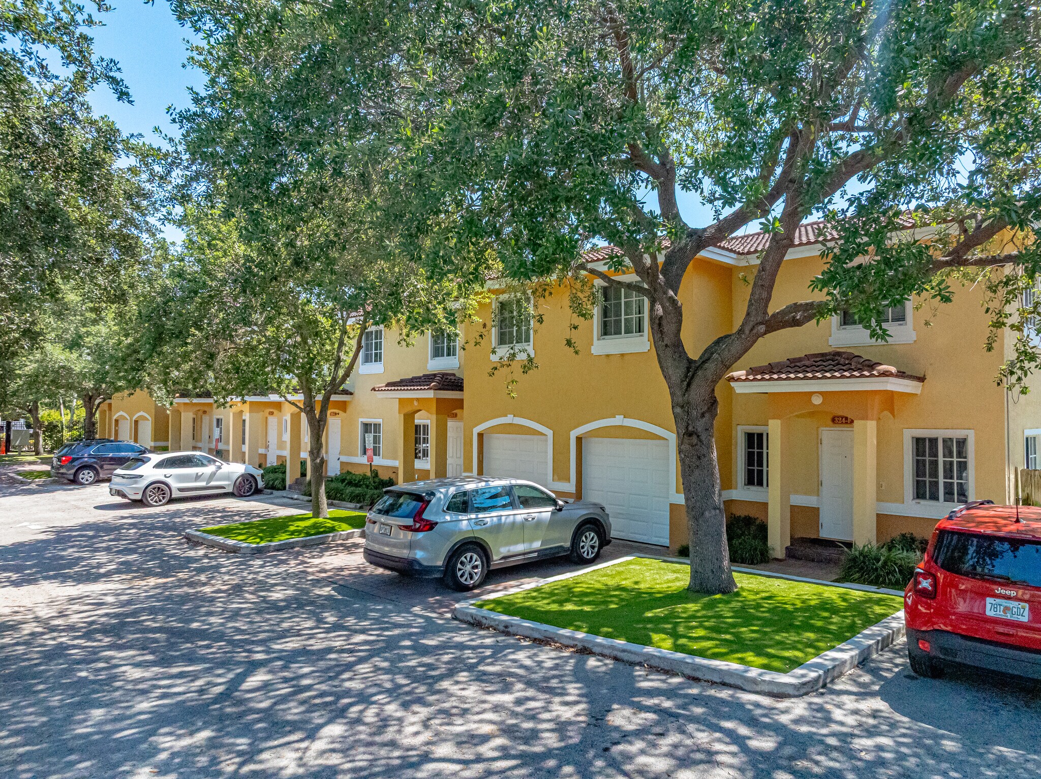 322-324 NE 3rd St, Hallandale Beach, FL à vendre Photo de l’immeuble– Image 1 sur 19
