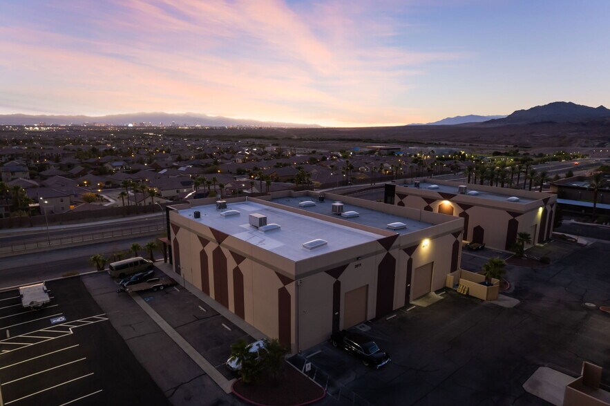 1051 Olsen St, Henderson, NV à vendre - Photo de l’immeuble – Image 2 sur 8