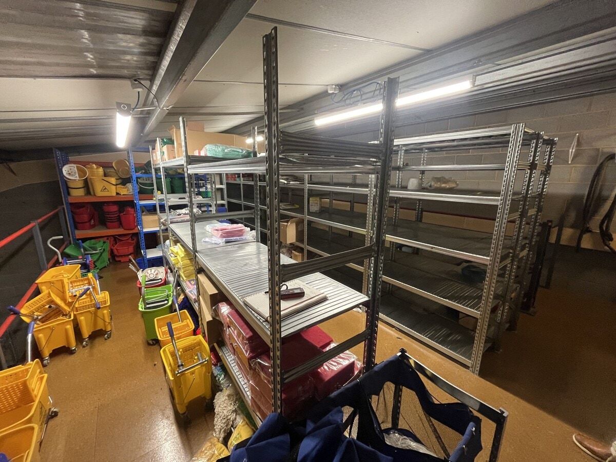 Unit 9-12 Works Rd, Letchworth Garden City, HRT SG6 1JT - Lot 11 -  - Photo intérieure - Image 1 of 10