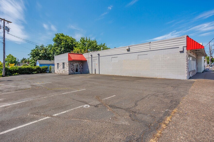 10234 NE Glisan St, Portland, OR à vendre - Photo de l’immeuble – Image 3 sur 28