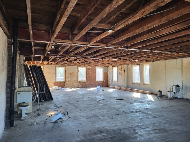 131 Conover Sta SE, Conover, NC à louer - Photo de l’immeuble – Image 2 sur 4