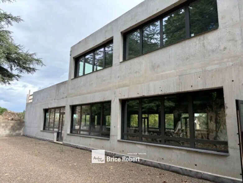 325 Route De Lyon, Orliénas à louer - Photo de l’immeuble – Image 1 sur 4