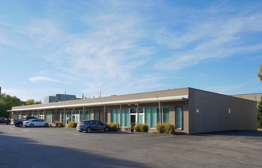 850-860 Hanley Industrial Ct, Brentwood, MO à louer - Photo de l’immeuble – Image 2 sur 2