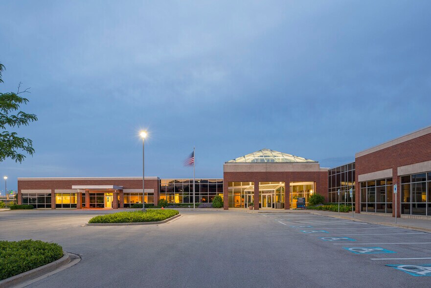 10200 Innovation Dr, Milwaukee, WI à louer - Photo de l’immeuble – Image 1 sur 6