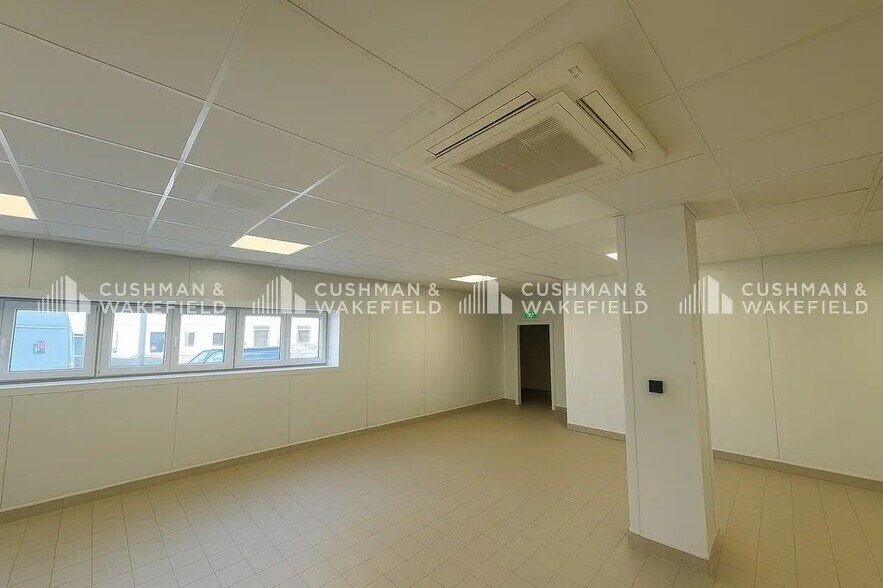 Local d’activités dans Benfeld à louer - Photo intérieure – Image 1 sur 11