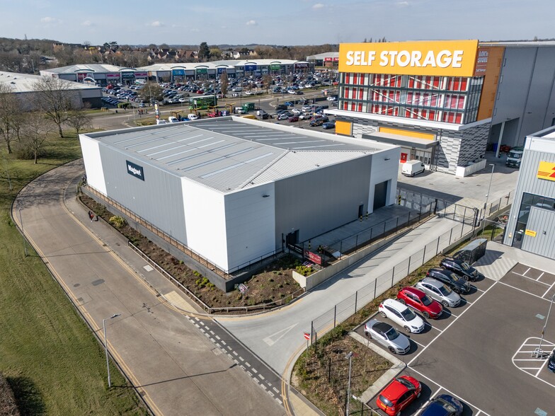 Crompton Close, Basildon à vendre - Photo de l’immeuble – Image 2 sur 4