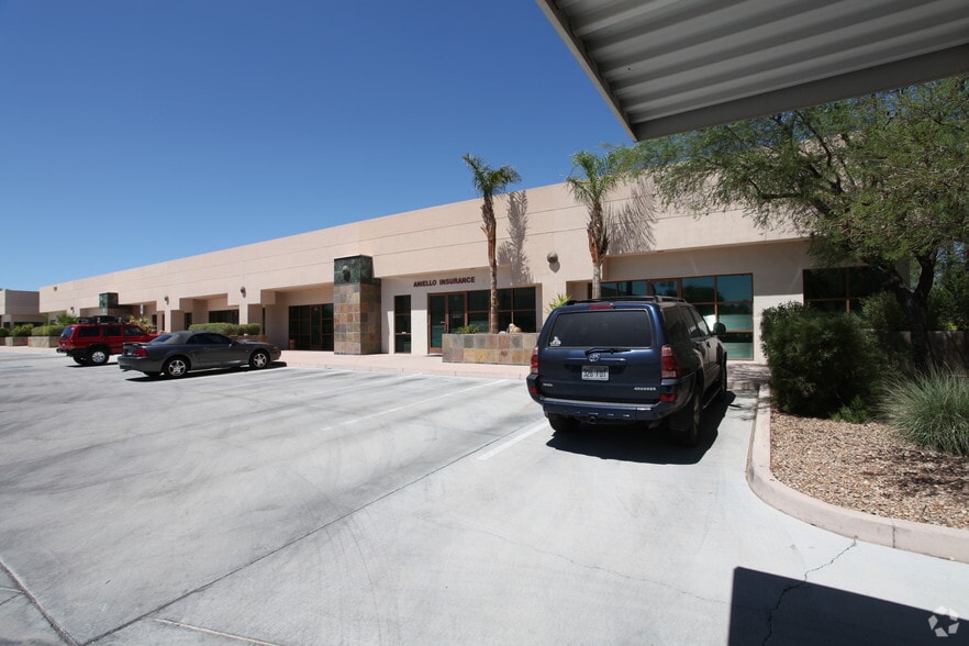 3010 W Charleston Blvd, Las Vegas, NV à louer - Photo de l’immeuble – Image 3 sur 8