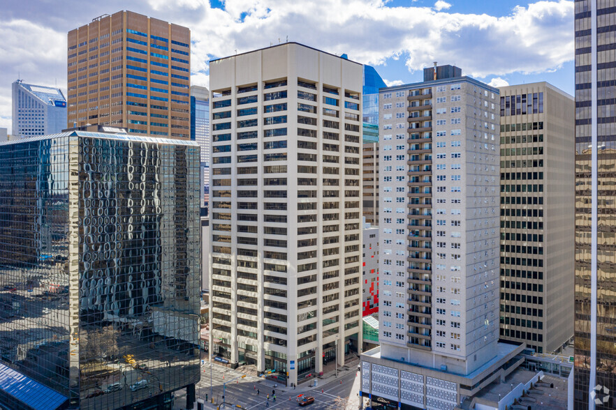 639 5th Ave SW, Calgary, AB à louer - Photo de l’immeuble – Image 3 sur 8