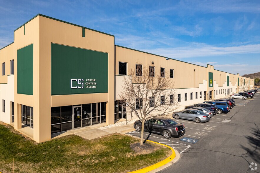 7118 Geoffrey Way, Frederick, MD à louer - Photo principale – Image 1 sur 20