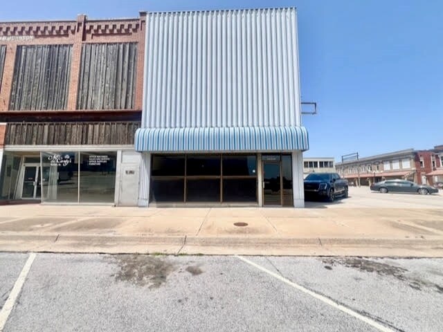 210 W 9th St, Coffeyville, KS à vendre Photo principale– Image 1 sur 19