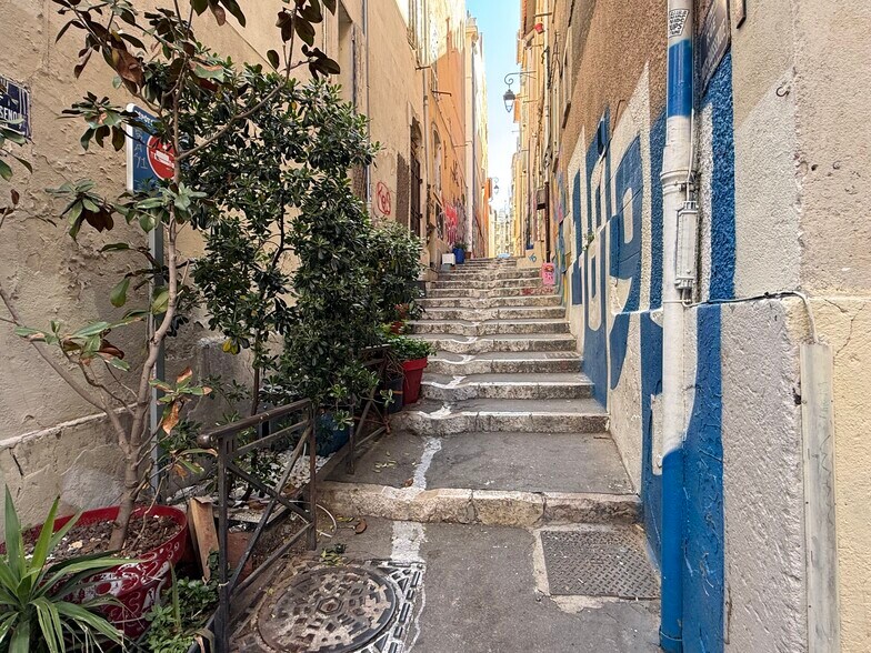 Immeuble residentiel dans Marseille à vendre - Photo de l’immeuble – Image 2 sur 4