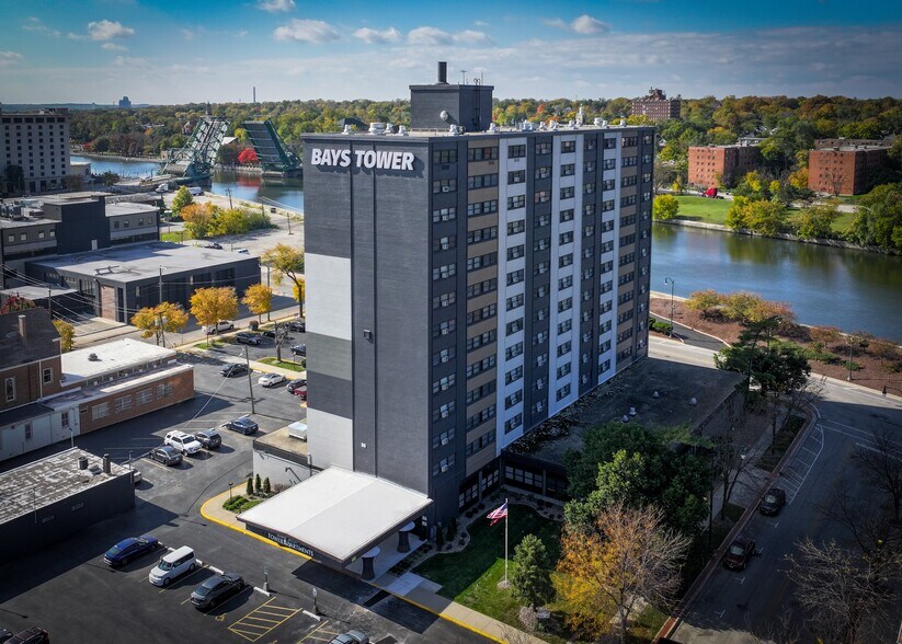 311 N Ottawa St, Joliet, IL à louer - Photo de l’immeuble – Image 2 sur 27