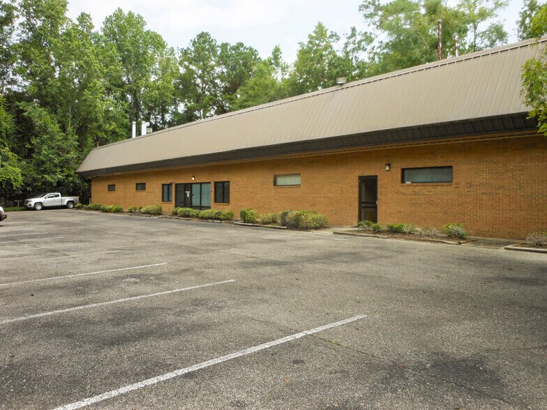 2846 Industrial Plaza Dr, Tallahassee, FL à louer - Photo de l’immeuble – Image 2 sur 12