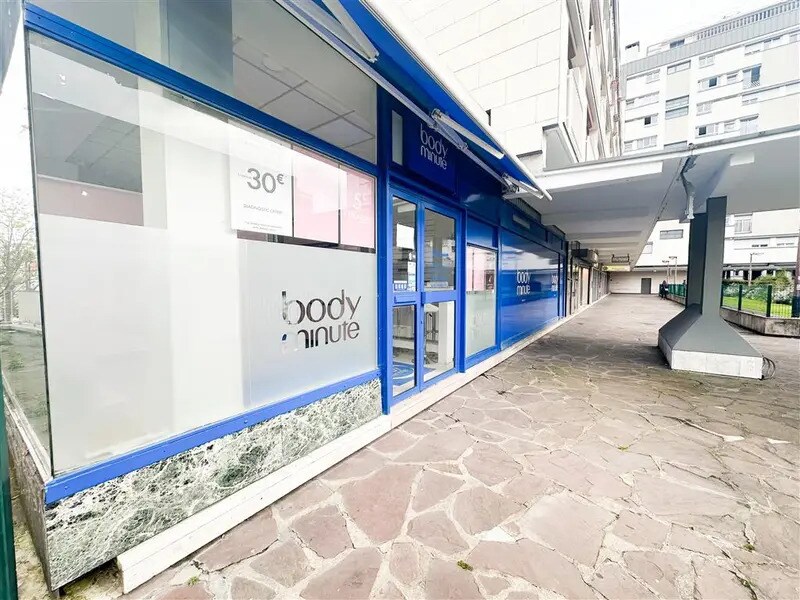 Local commercial dans Colombes à louer Photo de l’immeuble– Image 1 sur 7