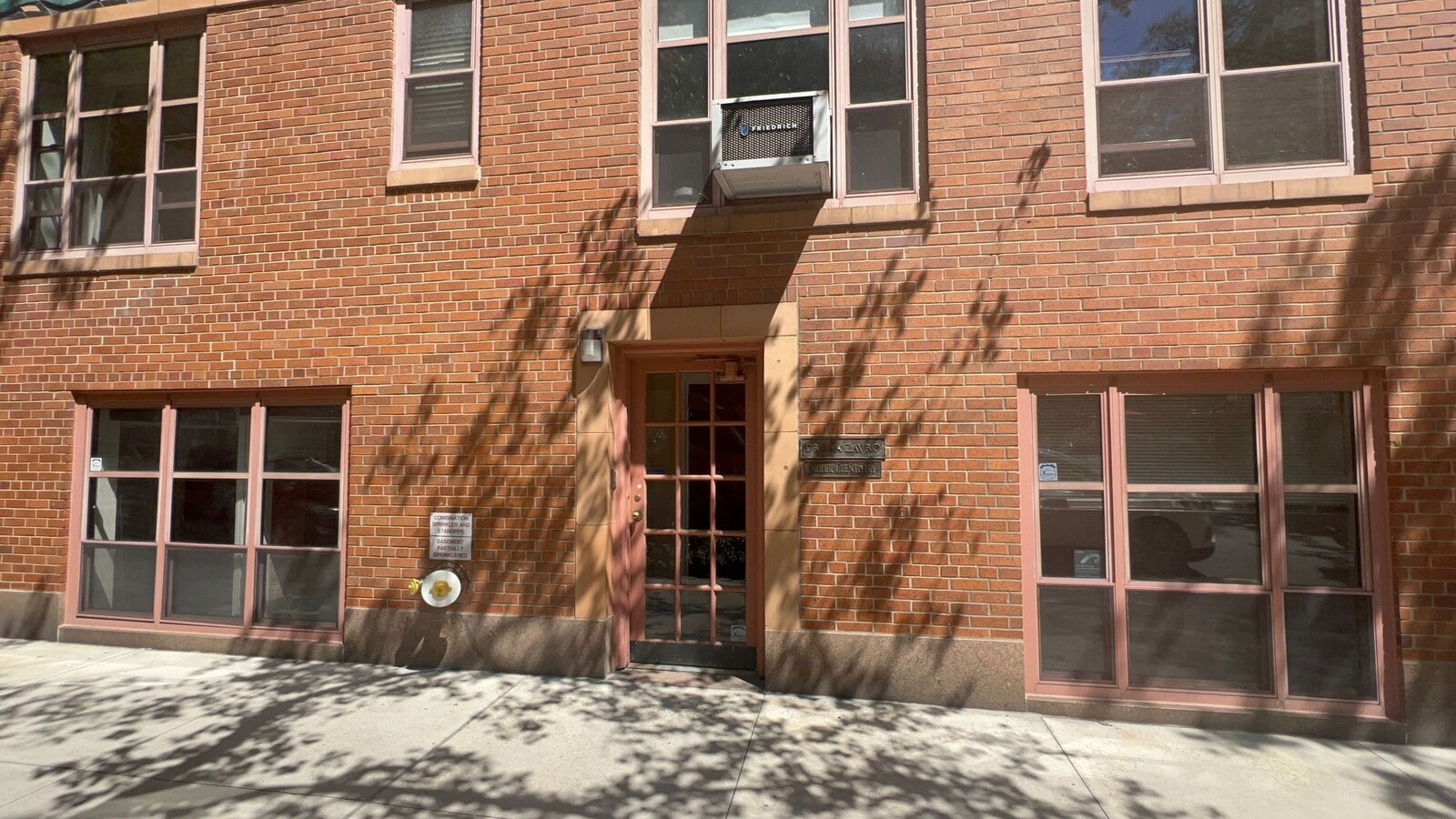 235 E 22nd St, New York, NY 10010 - Lot Dental - - Photo intérieure - Image 1 of 3