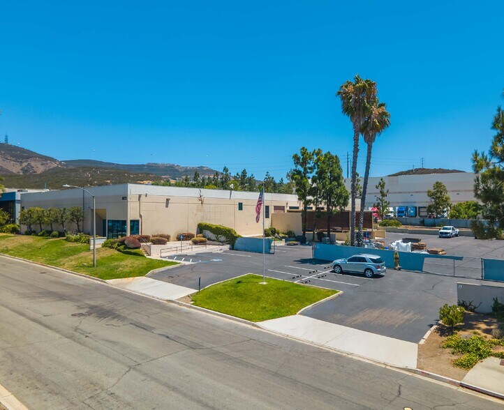 1873 Diamond St, San Marcos, CA à vendre - Photo de l’immeuble – Image 3 sur 17