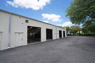 587 105th Ave N, West Palm Beach, FL à louer Photo intérieure– Image 2 sur 6