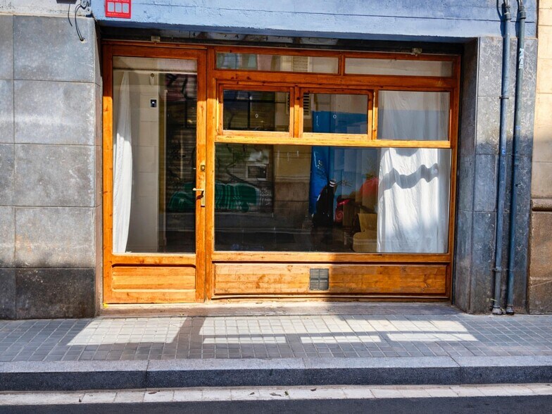 Immeuble residentiel dans Barcelone, Barcelona à vendre - Photo de l’immeuble – Image 2 sur 5