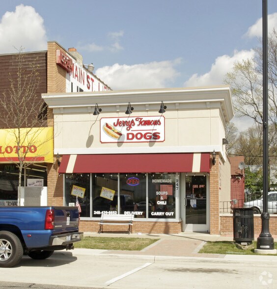 247 E 14 Mile Rd, Clawson, MI à vendre - Photo principale – Image 1 sur 2