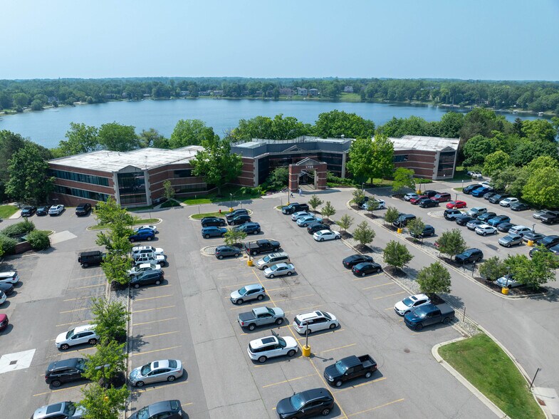 1750 S Telegraph Rd, Bloomfield Hills, MI à louer - Photo de l’immeuble – Image 2 sur 10