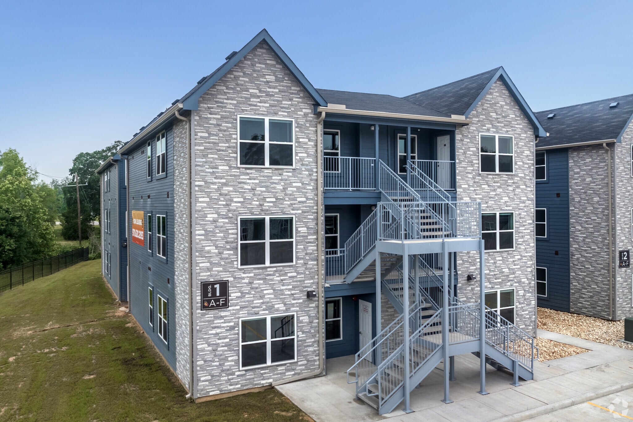 155 Plez Morgan, Montgomery, TX à vendre Photo de l’immeuble– Image 1 sur 7