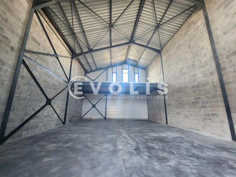 Local d’activités dans Pont-de-Chéruy à louer - Photo intérieure – Image 3 sur 11