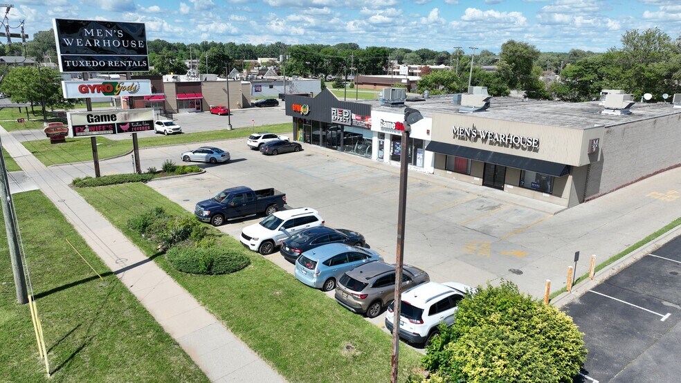 7040-7060 N Wayne Rd, Westland, MI à vendre - Photo de l’immeuble – Image 2 sur 29