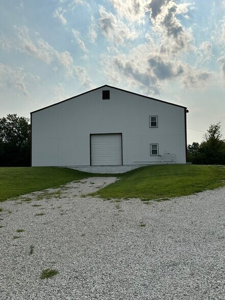 215 N Village Ter, Tonganoxie, KS à louer - Photo de l’immeuble – Image 3 sur 6