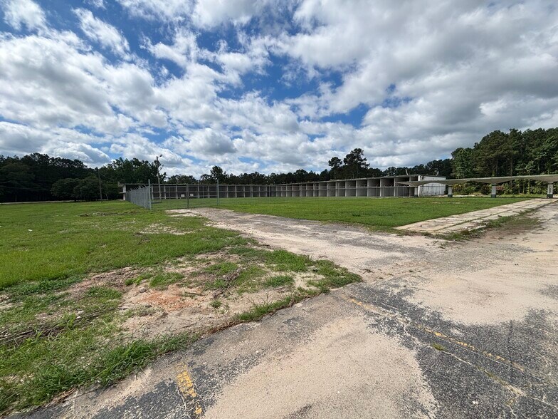4 Buff Blvd, Summerton, SC à vendre - Photo de l’immeuble – Image 3 sur 6