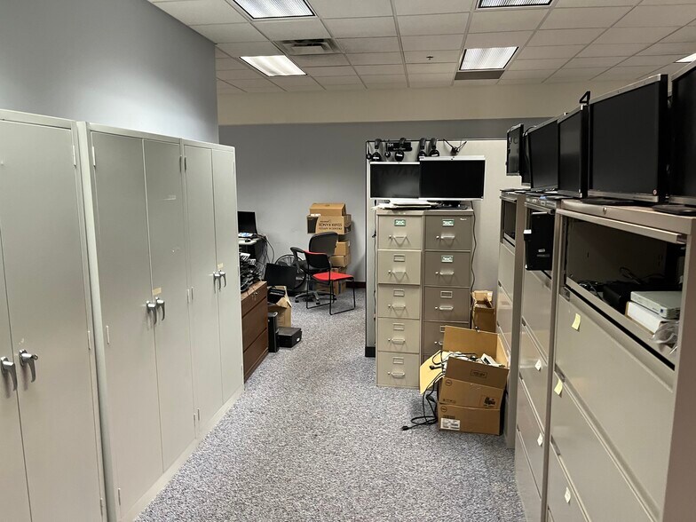 3200 Kanawha Tpke, South Charleston, WV à louer - Photo intérieure – Image 3 sur 15