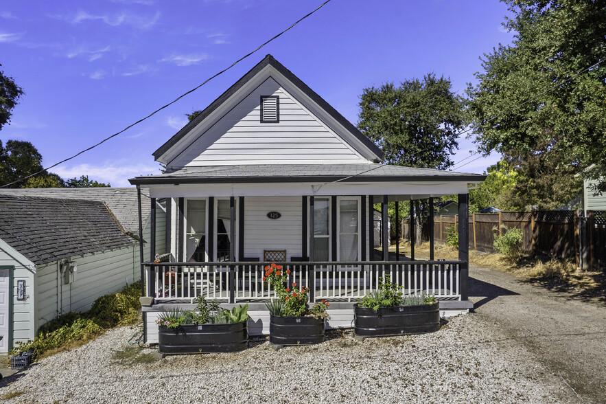 125 S Forbes St, Lakeport, CA à vendre - Photo de l’immeuble – Image 2 sur 38