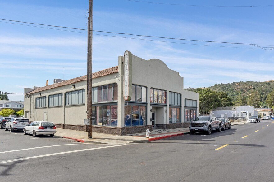 636 Ward St, Martinez, CA à vendre - Photo de l’immeuble – Image 1 sur 22