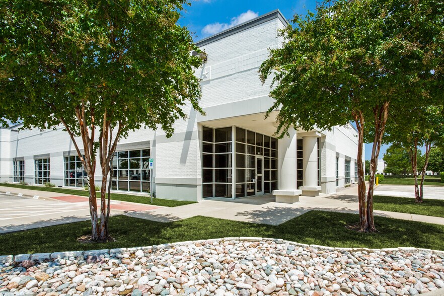 1322 Crestside Dr, Coppell, TX à vendre - Photo de l’immeuble – Image 1 sur 10