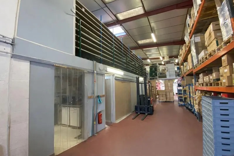 Local d'activités dans Vénissieux à vendre - Photo intérieure – Image 2 sur 9