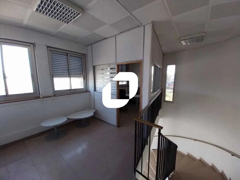 34-36 Avenue Des Bruyères, Décines-Charpieu à louer - Photo de l’immeuble – Image 3 sur 21