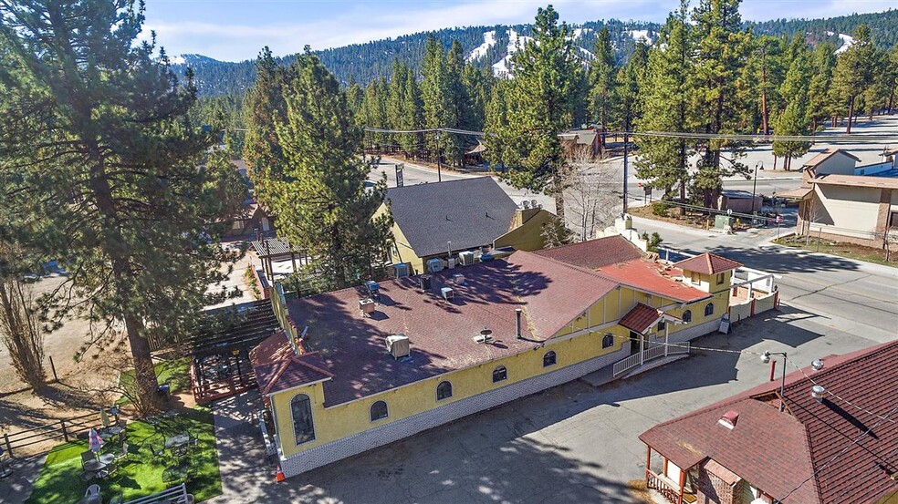 42164 Moonridge Way, Big Bear Lake, CA à vendre - Photo de l’immeuble – Image 2 sur 28