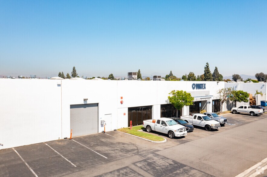 1341-1343 N Blue Gum St, Anaheim, CA à louer - Photo de l’immeuble – Image 3 sur 11