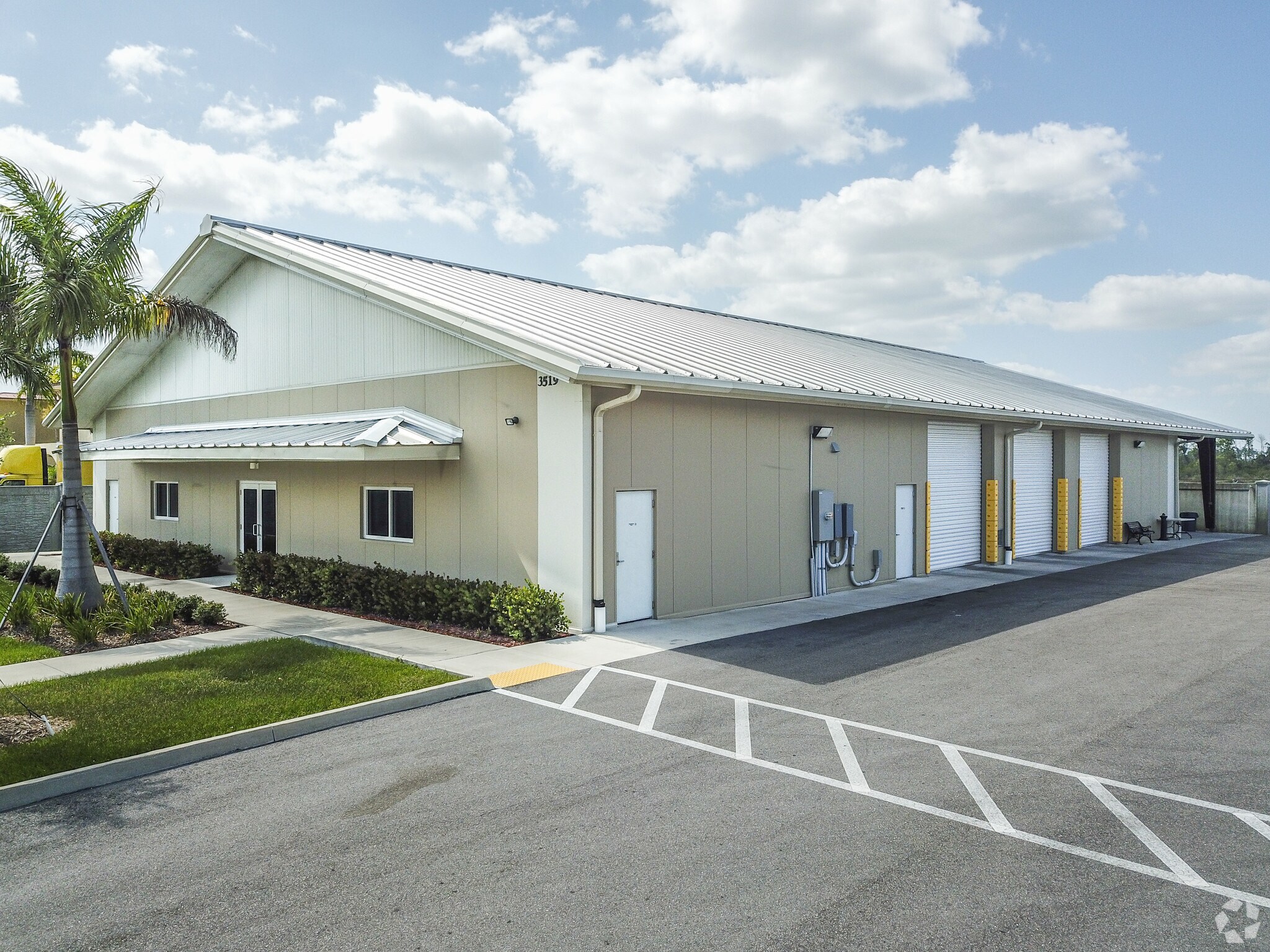 3519 Plover Ave, Naples, FL à louer Photo principale– Image 1 sur 15
