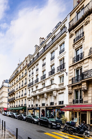 80 Rue De Miromesnil, Paris à louer - Photo de l’immeuble – Image 2 sur 2