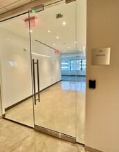 1560 Wilson Blvd, Arlington, VA à louer Photo de l’immeuble– Image 2 sur 8