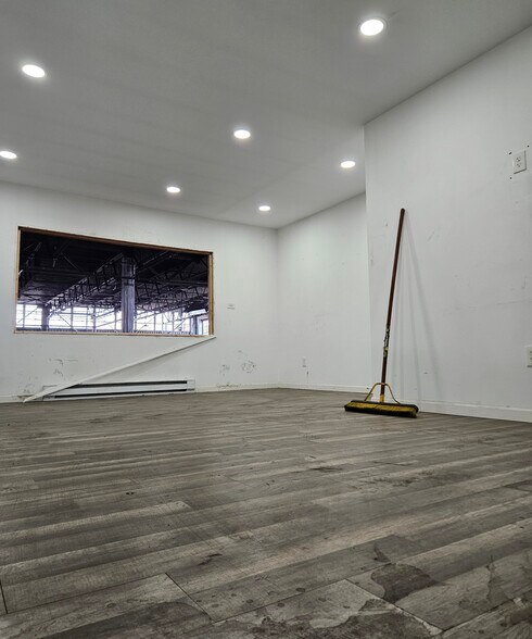 54-08 46th St, Maspeth, NY à louer - Photo de l’immeuble – Image 3 sur 7