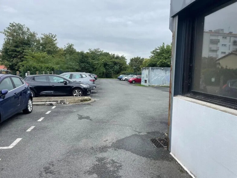 Local d’activités dans Talence à louer - Photo de l’immeuble – Image 2 sur 6